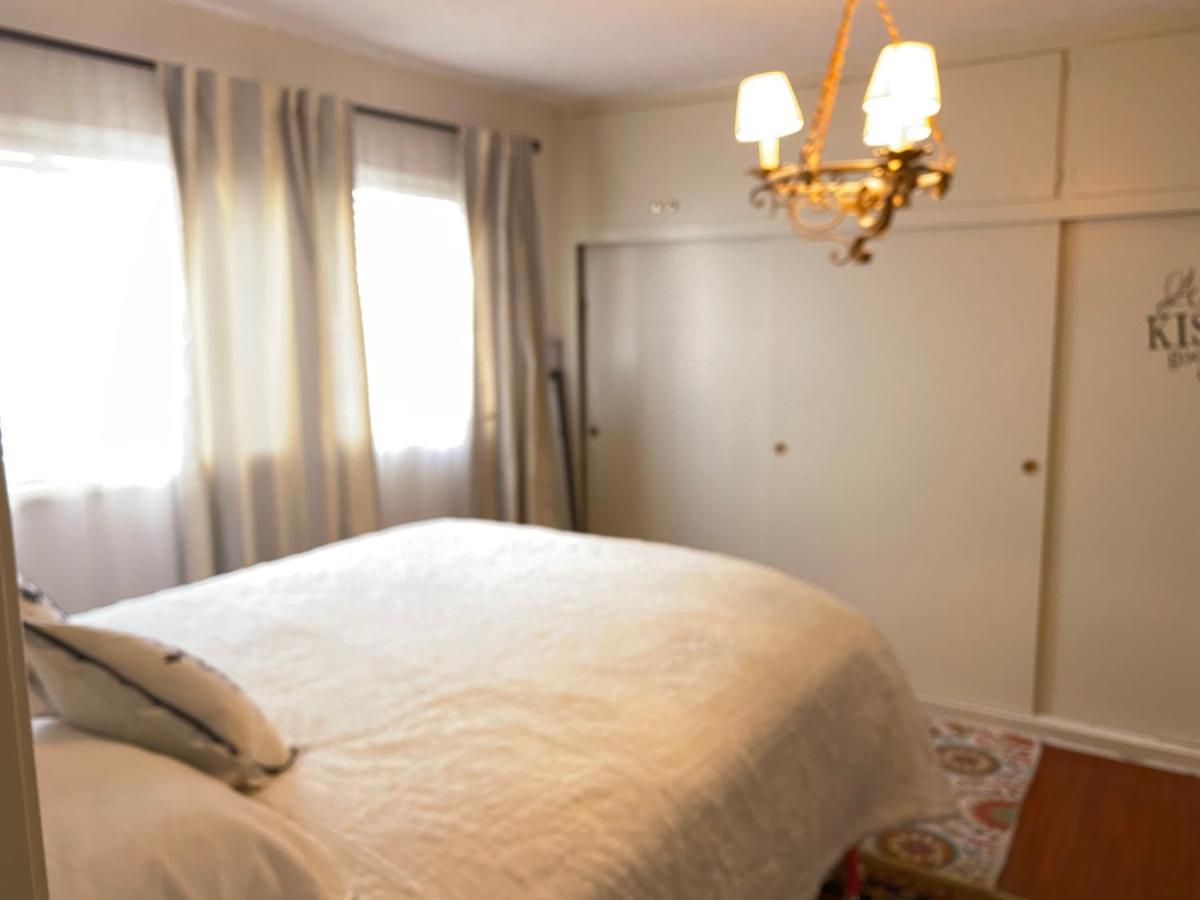 Hospedagem domiciliar In Beverly Hills - Private Bedroom & Bath For Female Only - Near Beverly Center, Cedars Sinai Hospital, The Grove Los Angeles